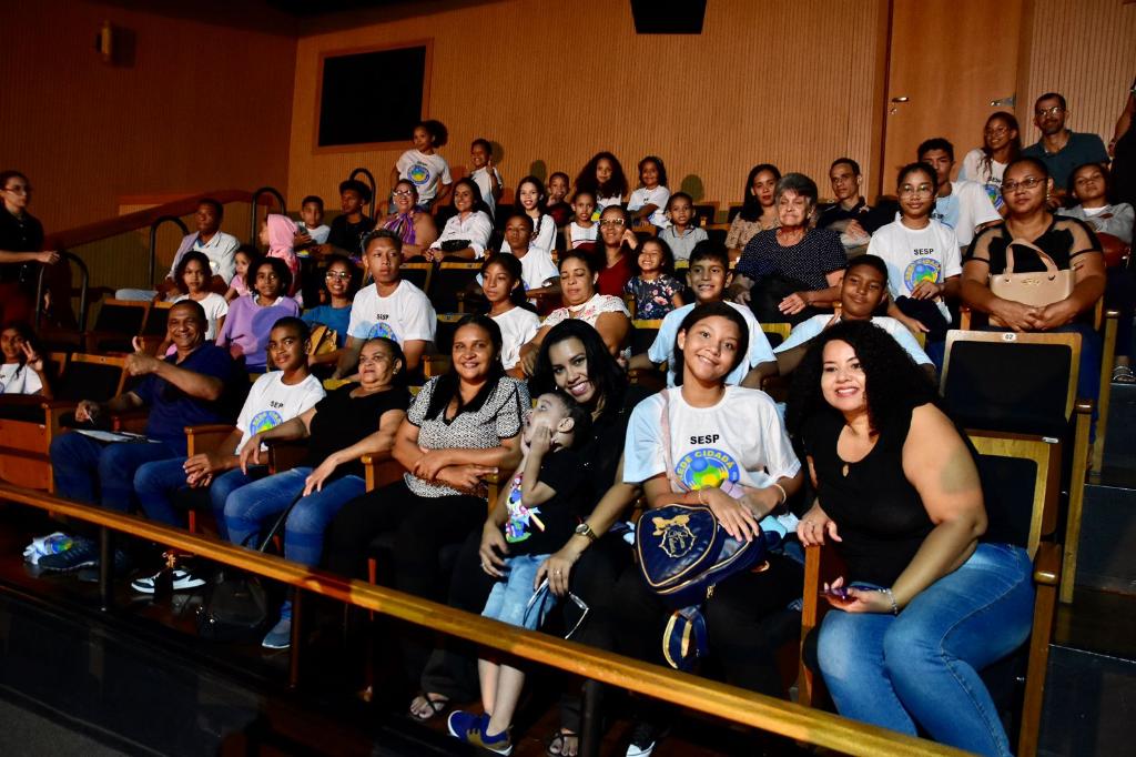 Primeira-dama de MT proporciona noite de magia e inclusão com espetáculo de balé a jovens do Rede Cidadã